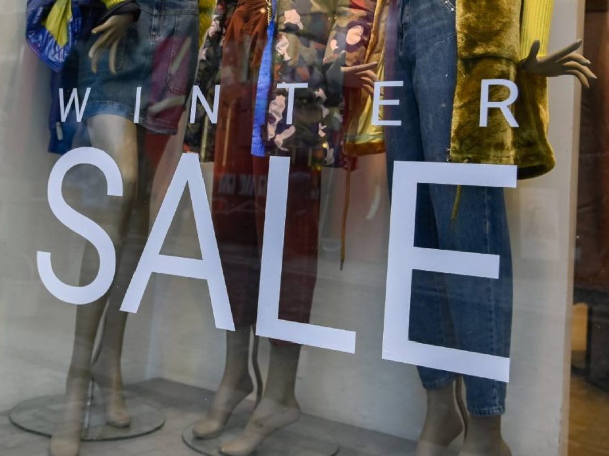 Χειμερινές εκπτώσεις: Πότε ξεκινούν – Οι Κυριακές με ανοιχτά καταστήματα