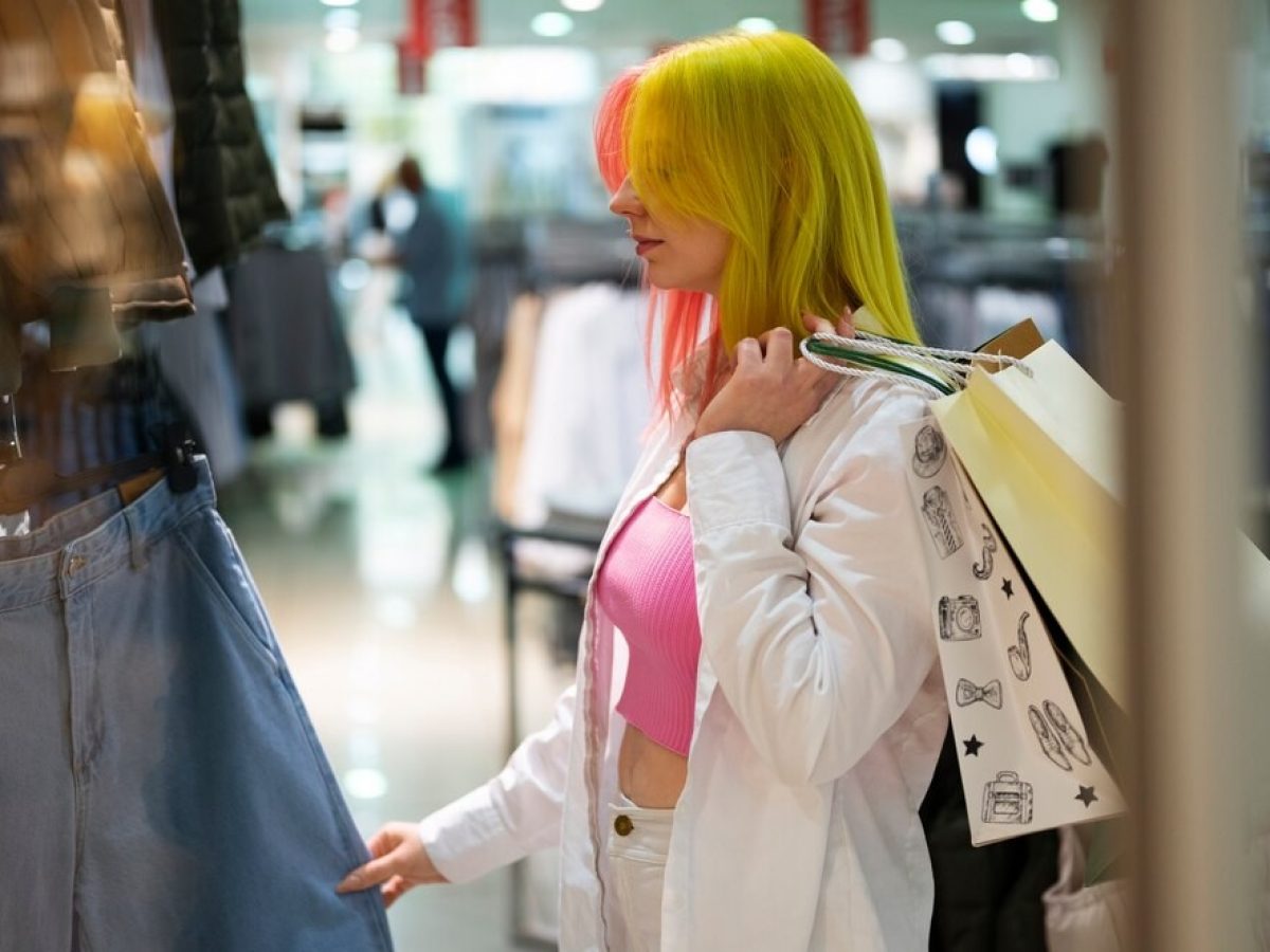 H&M: O αστέρας της fast fashion παλεύει με το τσουνάμι της Shein