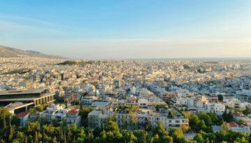 «Μάχη» για την αξιοπρέπεια: Τι έγινε το 2025 με τα σπίτια και τους ξένους επενδυτές;