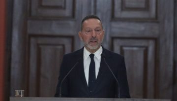 Στουρνάρας: Η ανάπτυξη δεν πρέπει και δεν μπορεί να βασίζεται μόνο στην κατανάλωση
