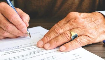 Πότε η παραμονή στη δουλειά φέρνει πραγματικό όφελος στη σύνταξη;
