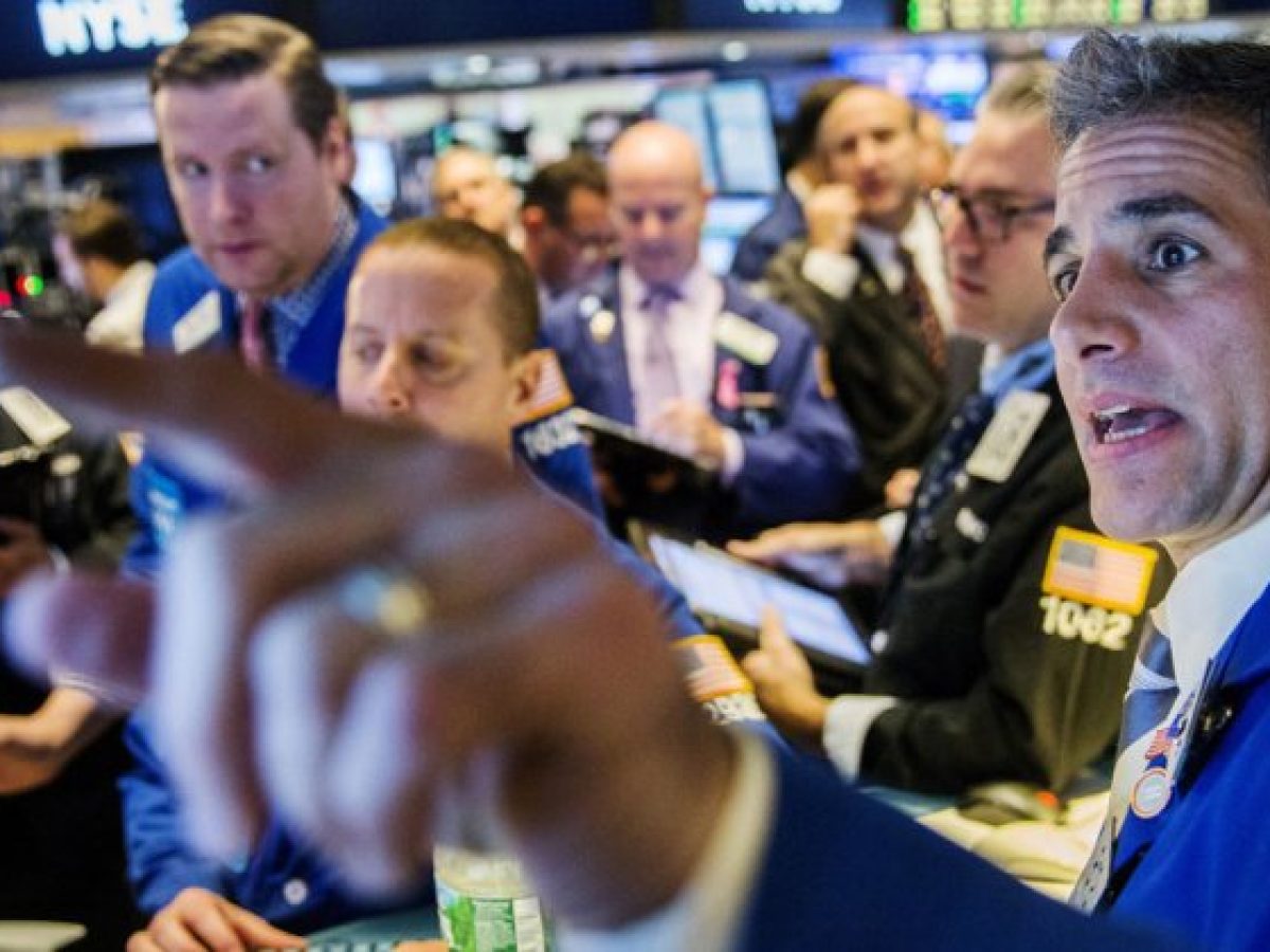 Wall Street: Αρνητικό άνοιγμα με το βλέμμα στο Ιράν – Πιέσεις στις τράπεζες, ενισχύονται μέταλλα και πετρέλαιο