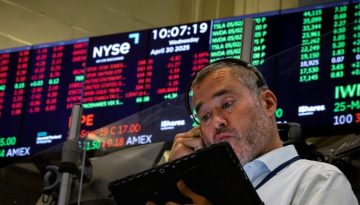 Wall Street: Πτώση για τον S&P 500 στο κλείσιμο – Πιέσεις στις τραπεζικές μετοχές