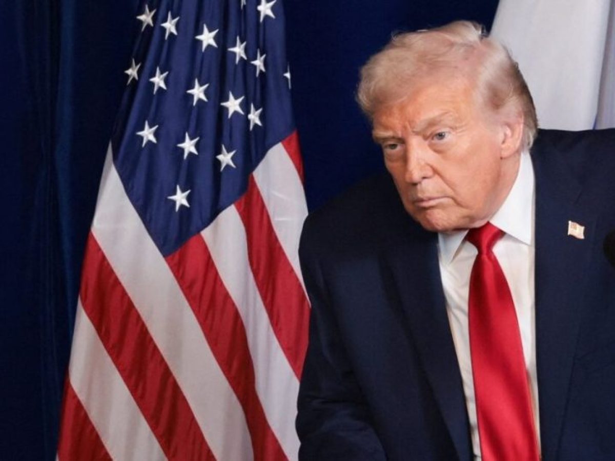 Ο Τραμπ αναβάλλει τους δασμούς σε έπιπλα μέχρι το 2027