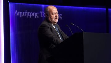 Τσιόδρας: Συνάντηση εργασίας με στελέχη των μεγαλύτερων εταιρειών καλλυντικών