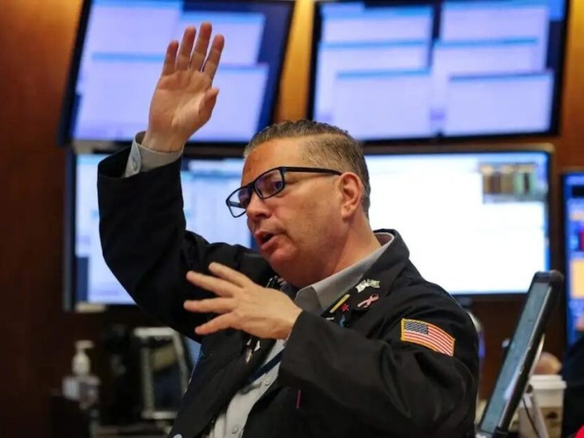 Wall Street: Ο S&P 500 υποχωρεί κατά 1% υπό την πίεση της τεχνολογίας