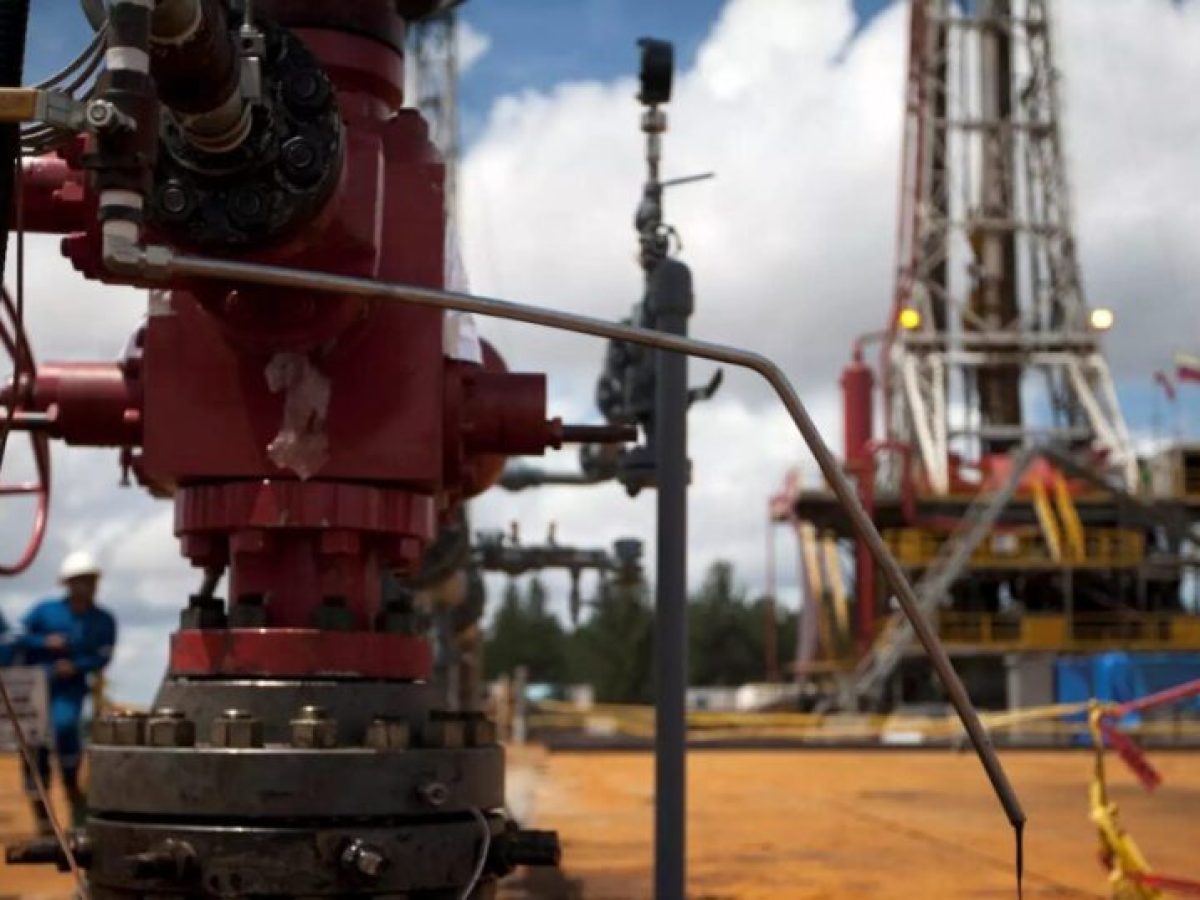 18 τρισεκατομμύρια λόγους έχουν οι πετρελαϊκές να γλυκοκοιτάνε τη Βενεζουέλα