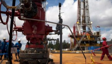 18 τρισεκατομμύρια λόγους έχουν οι πετρελαϊκές να γλυκοκοιτάνε τη Βενεζουέλα