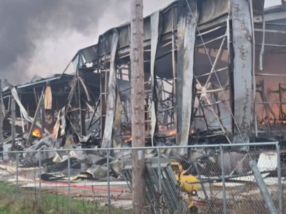 Τραγική εξέλιξη στην πυρκαγιά στο εργοστάσιο της “Βιολάντα”