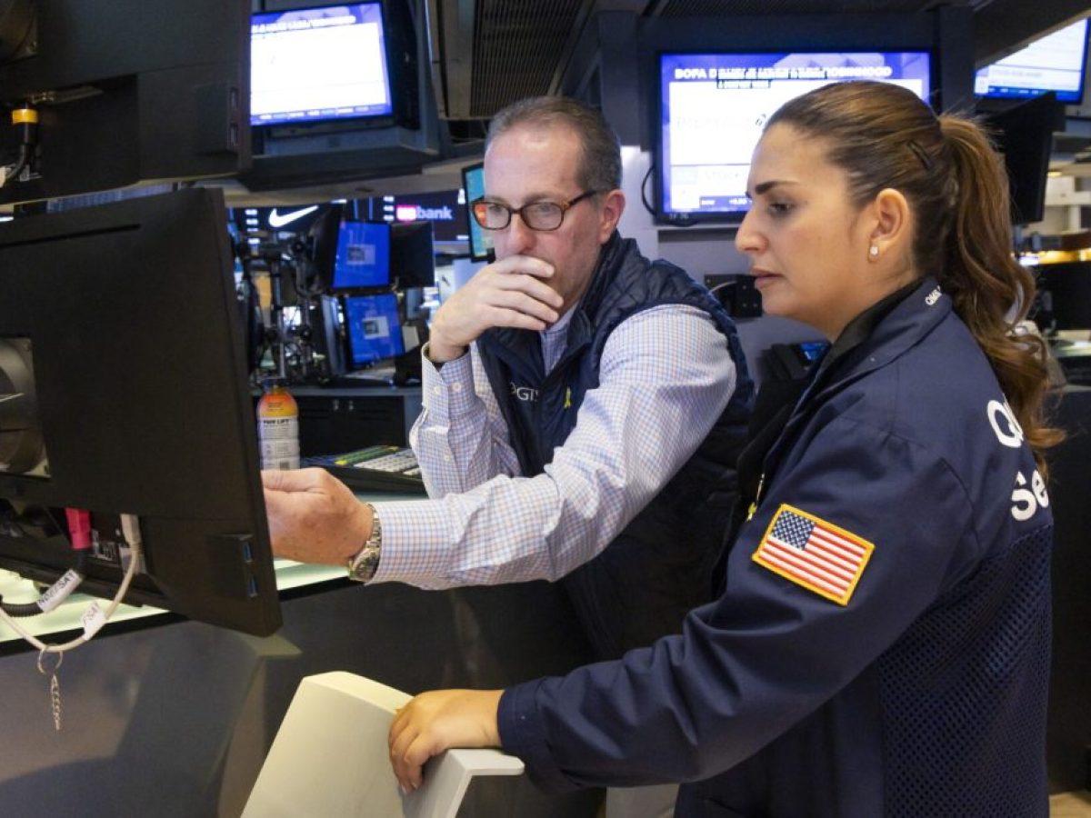 Wall Street: Μεικτά πρόσημα με απώλειες για ισχυρά ονόματα της τεχνολογίας