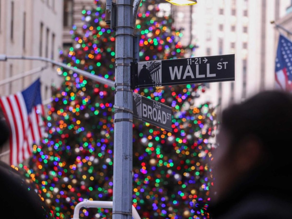 Wall Street: Ήπια πτώση στο φινάλε του 2025 σε μια χρονιά ρεκόρ με κέρδη 16% στον S&P 500