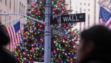 Wall Street: Ήπια πτώση στο φινάλε του 2025 σε μια χρονιά ρεκόρ με κέρδη 16% στον S&P 500