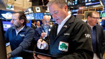 Άνοδος στη Wall Street με καύσιμα από Apple και Meta