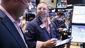 Wall Street: Ιστορικά υψηλά για τον Dow Jones παρά τις γεωπολιτικές ανησυχίες
