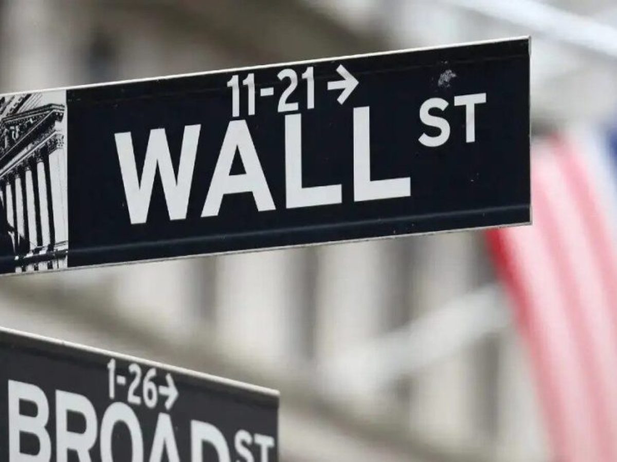 Wall Street: Υποχώρηση στο κλείσιμο, αλλά σε τροχιά ισχυρών ετήσιων κερδών