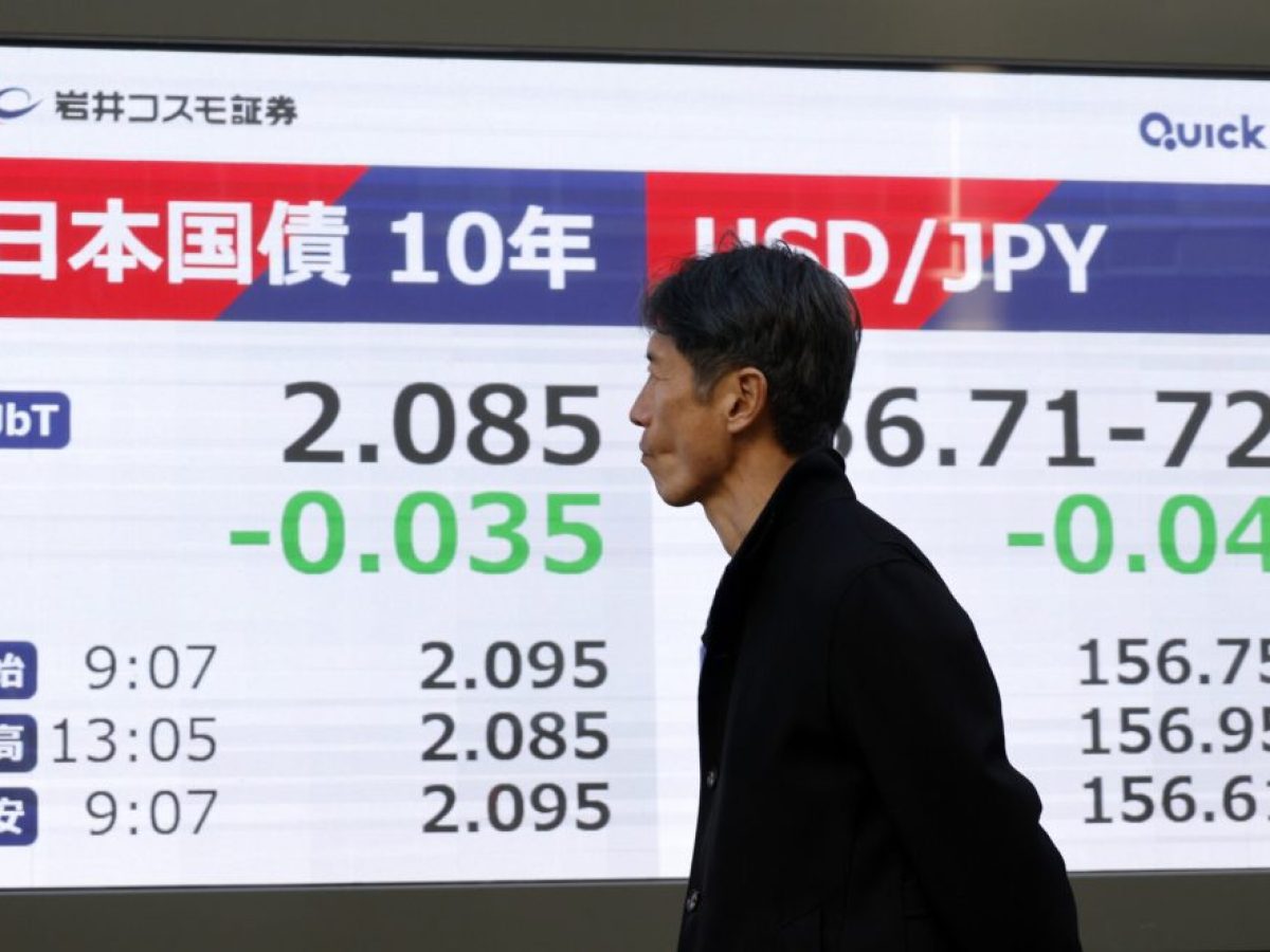 Το γιεν σημειώνει τη μεγαλύτερη άνοδο του εξαμήνου εν μέσω σεναρίων για παρέμβαση