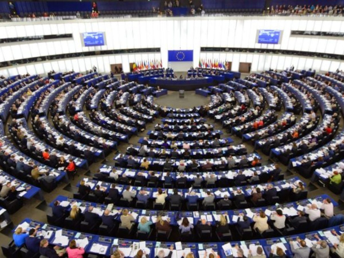 H EE «πάγωσε» τη συμφωνία εμπορίου με τις ΗΠΑ αναμένοντας από τον Τραμπ να οριστικοποιήσει τις αποφάσεις του