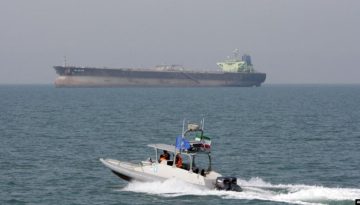 Ιράν: Σκάφη των Φρουρών της Επανάστασης προσέγγισαν αμερικανικό τάνκερ στο στενό του Ορμούζ