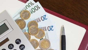 &Epsilon;&Kappa;&Tau;&Alpha;&Kappa;&Tau;&Omicron; &Epsilon;&Pi;&Iota;&Delta;&Omicron;&Mu;&Alpha; &Pi;&Alpha;&Sigma;&Chi;&Alpha;: &Omicron;&Iota; &Delta;&Iota;&Kappa;&Alpha;&Iota;&Omicron;&Upsilon;&Chi;&Omicron;&Iota; &ndash; &Pi;&Omicron;&Iota;&Alpha; &Epsilon;&Iota;&Nu;&Alpha;&Iota; &Tau;&Alpha; &Kappa;&Rho;&Iota;&Tau;&Eta;&Rho;&Iota;&Alpha;
