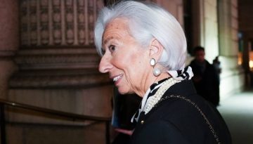 &Lambda;&alpha;&gamma;&kappa;ά&rho;&nu;&tau;: &Epsilon;&nu;&tau;&omicron;&nu;&eta; &kappa;&rho;&iota;&tau;&iota;&kappa;ή &gamma;&iota;&alpha; &tau;&alpha; 140.000 &epsilon;&upsilon;&rho;ώ &pi;&omicron;&upsilon; &lambda;&alpha;&mu;&beta;ά&nu;&epsilon;&iota; &alpha;&pi;ό &tau;&eta;&nu; BIS
