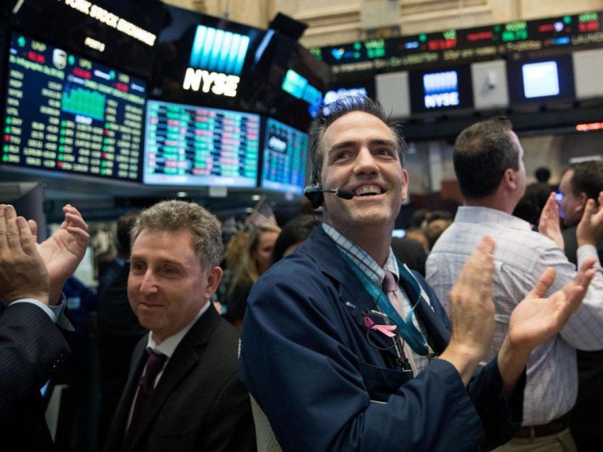 Wall Street: Άλμα 2% για τον Dow Jones, προς την καλύτερη συνεδρίαση από τον Μάιο οδεύει ο S&P 500
