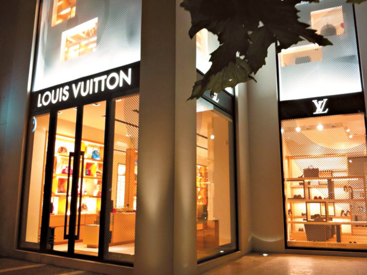 Louis Vuitton: Έλληνας εμπλέκεται σε υπόθεση γυναίκας που ξέπλενε πάνω από 2 εκατ. σε αγορές πολυτελείας – πρόστιμο στον οίκο