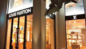 Louis Vuitton: Έλληνας εμπλέκεται σε υπόθεση γυναίκας που ξέπλενε πάνω από 2 εκατ. σε αγορές πολυτελείας – πρόστιμο στον οίκο