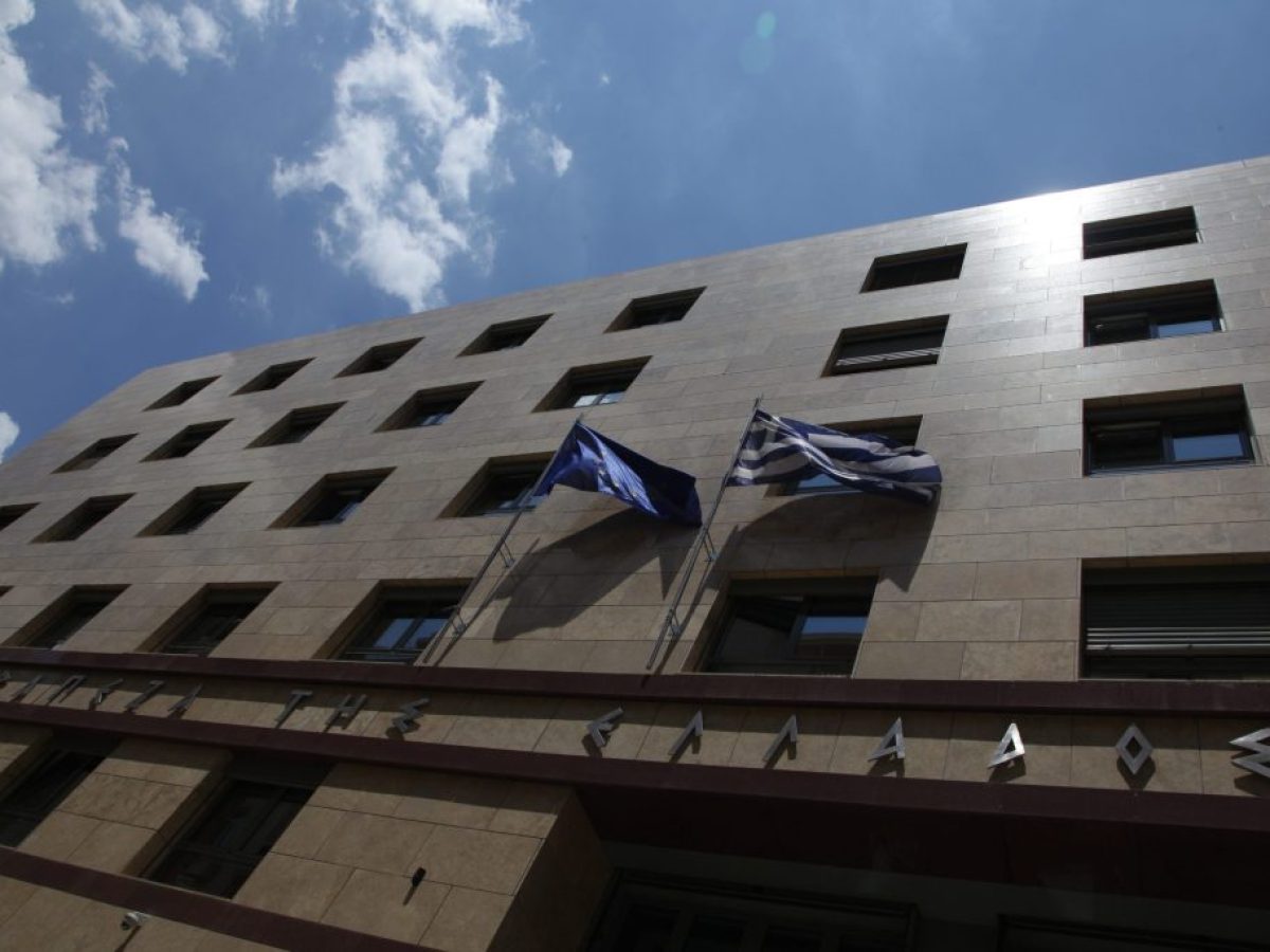 ΤτΕ: Υποχώρησε κάτω από το 4% το άνοιγμα της ψαλίδας μεταξύ επιτοκίων καταθέσεων – χορηγήσεων