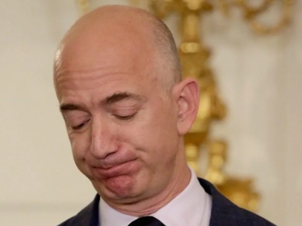 Washington Post: Οι εκατοντάδες απολύσεις, ο Τζεφ Μπέζος και η πολιτική κατευνασμού προς τον Τραμπ