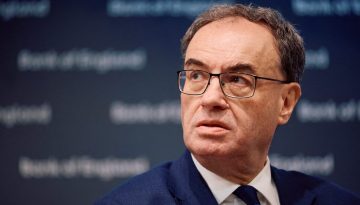 Τράπεζα Αγγλίας: Διατηρεί αμετάβλητα τα επιτόκια στο 3,75% – Ανοικτό το ενδεχόμενο μείωσης εντός του έτους