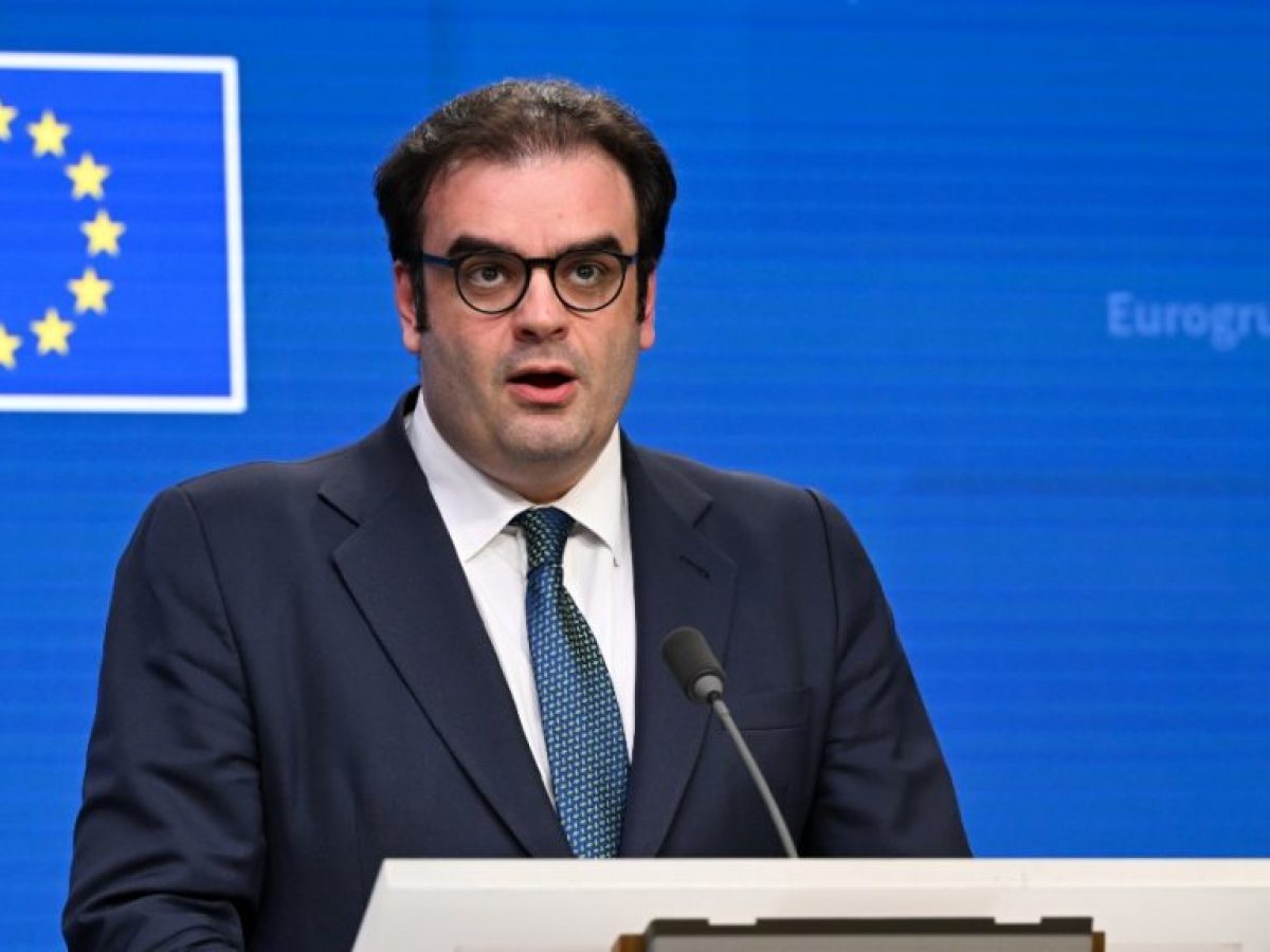 Πιερρακάκης από Eurogroup: “Να επανεκτιμήσουμε τον διεθνή ρόλο του ευρώ”