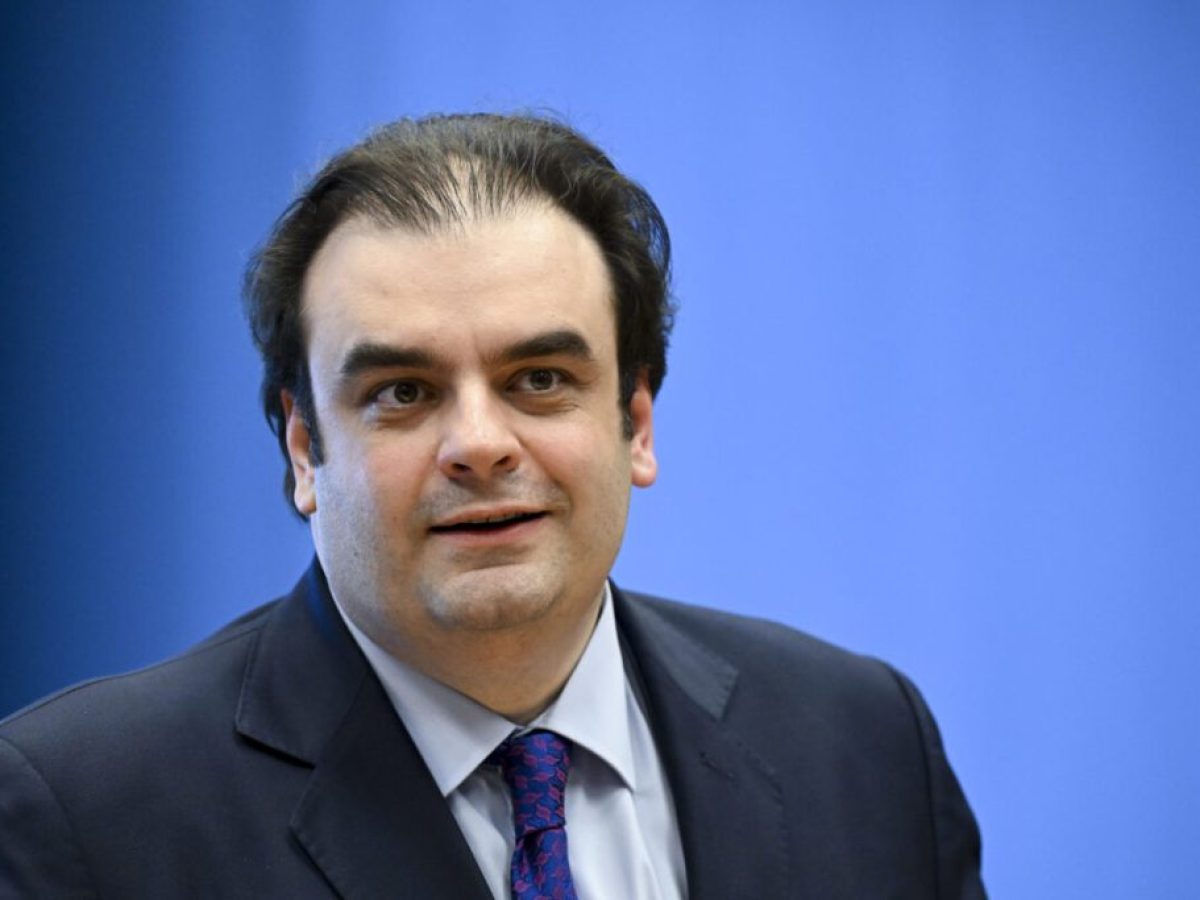 Πιερρακάκης: Ο διεθνής ρόλος του ευρώ είναι η στρατηγική απάντηση στις οικονομικές προκλήσεις που αντιμετωπίζει η Ευρώπη