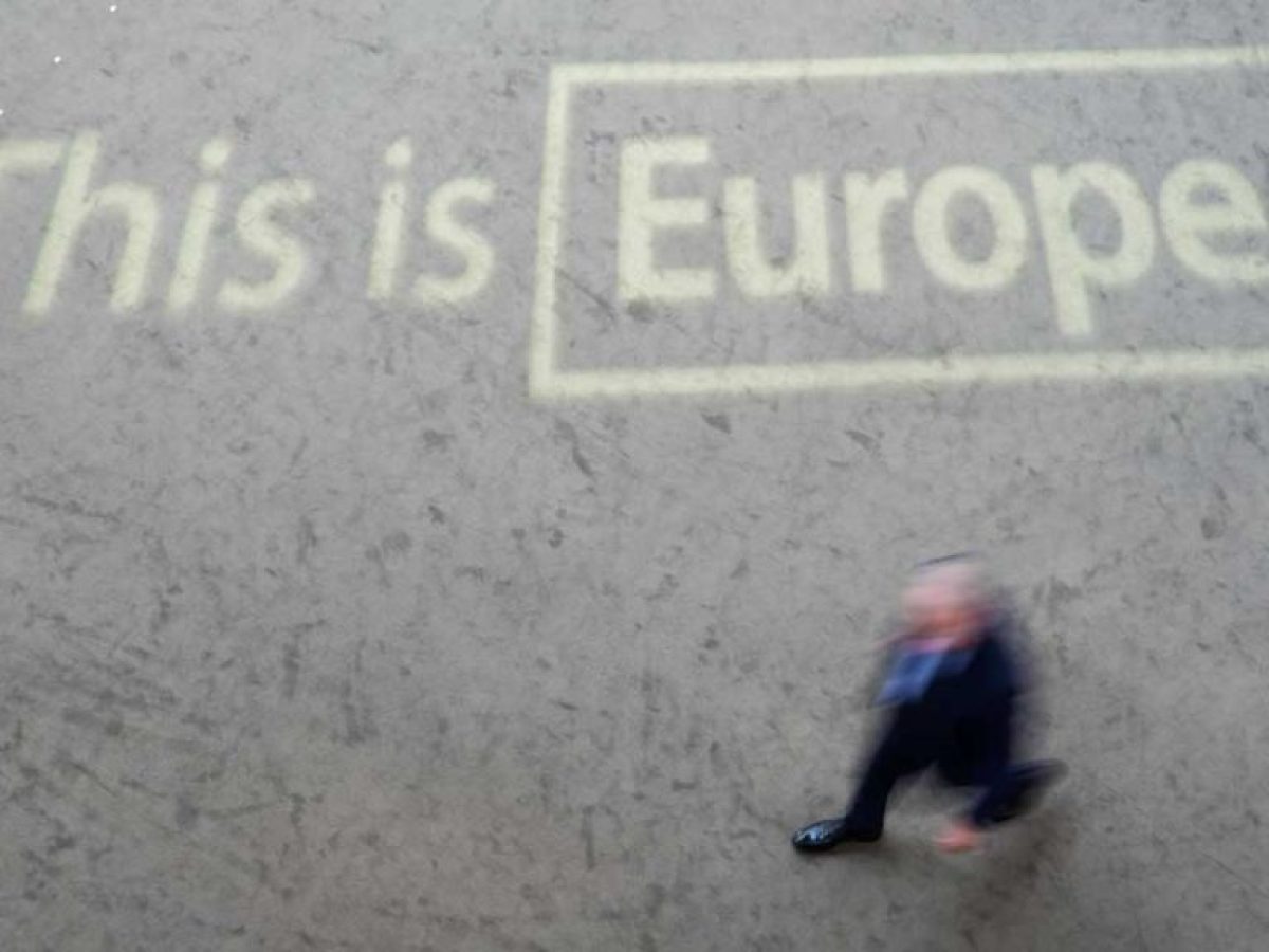 Ευρωβαρόμετρο: Οι γεωπολιτικές αναταραχές, η ακρίβεια και ο κοινωνικός αποκλεισμός