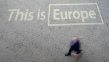 Ευρωβαρόμετρο: Οι γεωπολιτικές αναταραχές, η ακρίβεια και ο κοινωνικός αποκλεισμός