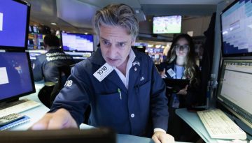Δύσκολη στροφή στη Wall Street, βουτιά 521 μονάδων για τον Dow Jones