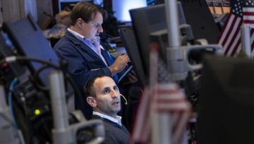 Wall Street: Μεικτά πρόσημα με ράλι για Palantir