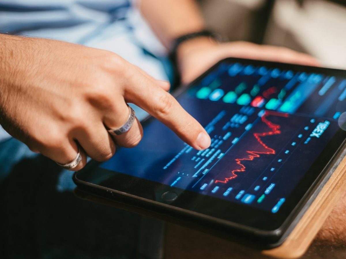 Αναταράξεις στις αγορές: Βουτιά σε μέταλλα και πετρέλαιο, νευρικότητα στα ευρωπαϊκά χρηματιστήρια