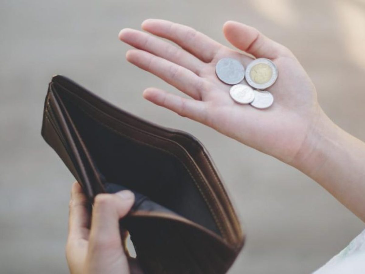 Ελληνικά νοικοκυριά σε κρίση: Το εισόδημα τελειώνει πριν το τέλος του μήνα για έξι στους 10