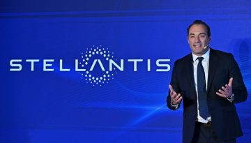 Stellantis: Βουτιά 14,4% στη μετοχή μετά τις ζημιές 22 δισ. ευρώ