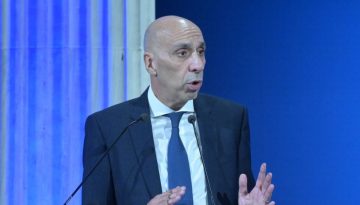 &Mu;&pi;&rho;&alpha;&tau;ά&kappa;&omicron;&sigmaf;: &Epsilon;&Beta;&Epsilon;&Alpha; &kappa;&alpha;&iota; &Pi;&epsilon;&rho;&iota;&phi;έ&rho;&epsilon;&iota;&alpha; &sigma;&tau;&rho;&alpha;&tau;&eta;&gamma;&iota;&kappa;&omicron;ί &epsilon;&tau;&alpha;ί&rho;&omicron;&iota; &gamma;&iota;&alpha; &mu;&iota;&alpha; &Alpha;&tau;&tau;&iota;&kappa;ή &pi;&iota;&omicron; &alpha;&nu;&tau;&alpha;&gamma;&omega;&nu;&iota;&sigma;&tau;&iota;&kappa;ή, &pi;&alpha;&rho;&alpha;&gamma;&omega;&gamma;&iota;&kappa;ή, &alpha;&nu;&theta;&rho;ώ&pi;&iota;&nu;&eta;