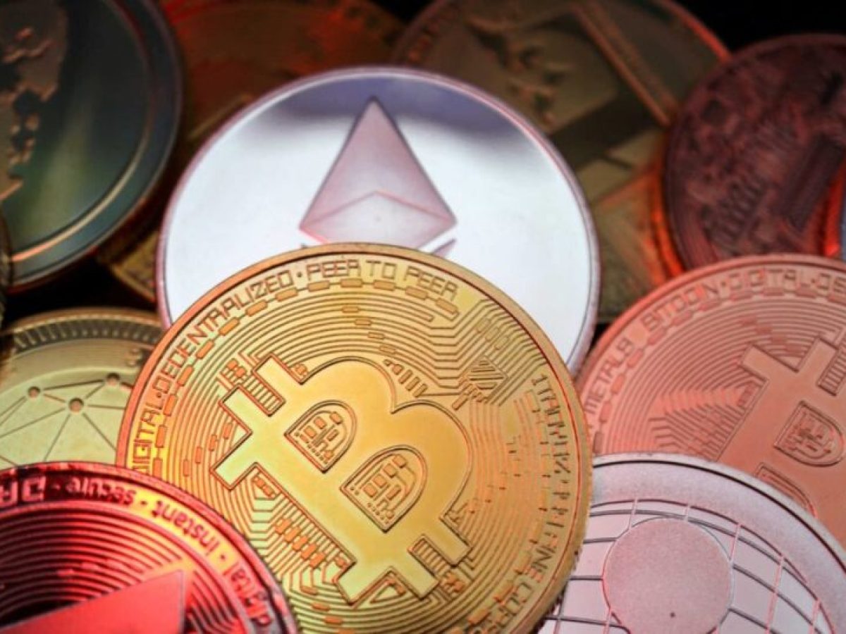 Το Bitcoin «ακροβατεί» αλλά υπάρχει και αισιόδοξο σενάριο μετά την κατάρρευση που στοίχισε στους επενδυτές 1 τρισ. δολάρια