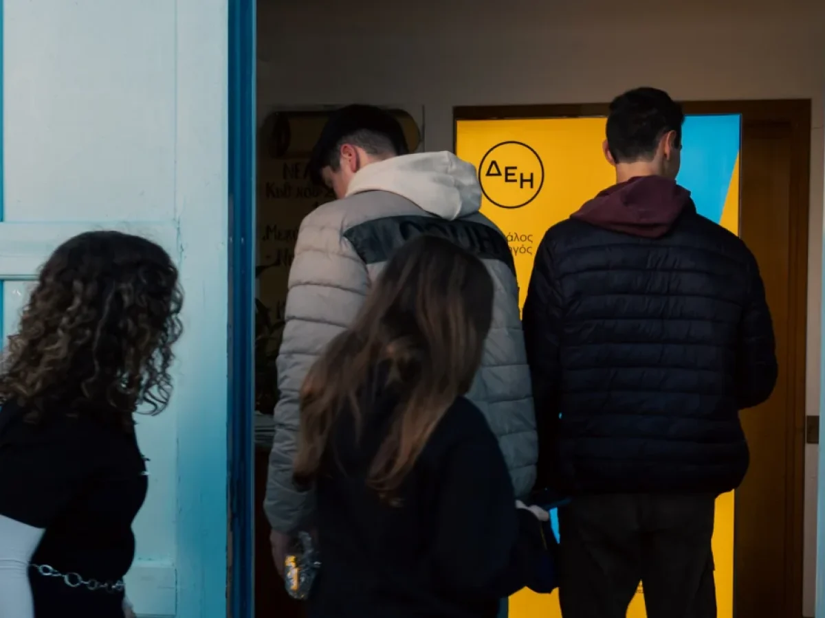 Η παράσταση «έχεις πέντε λεπτά» του Εθνικού Θεάτρου ταξίδεψε στα Κύθηρα με την ενέργεια της ΔΕΗ