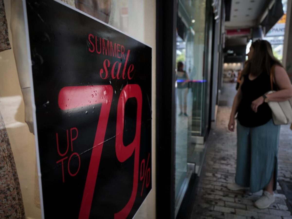 Πότε τελειώνουν οι χειμερινές εκπτώσεις  – Τί να προσέξετε