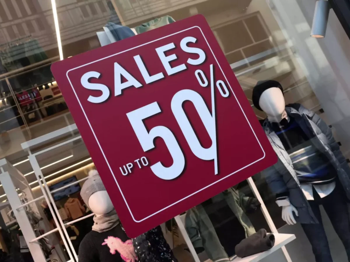 Τέλος οι χειμερινές εκπτώσεις σήμερα – Τι πρέπει να προσέξουν οι καταναλωτές στις τελευταίες αγορές