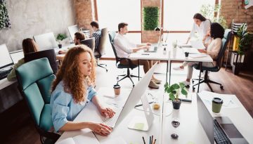 Randstad Workmonitor 2026: &Tau;&omicron; 51% &tau;&omega;&nu; &epsilon;&rho;&gamma;&alpha;&zeta;&omicron;&mu;έ&nu;&omega;&nu; &theta;έ&lambda;&epsilon;&iota; ή έ&chi;&epsilon;&iota; &delta;&epsilon;ύ&tau;&epsilon;&rho;&eta; &delta;&omicron;&upsilon;&lambda;&epsilon;&iota;ά