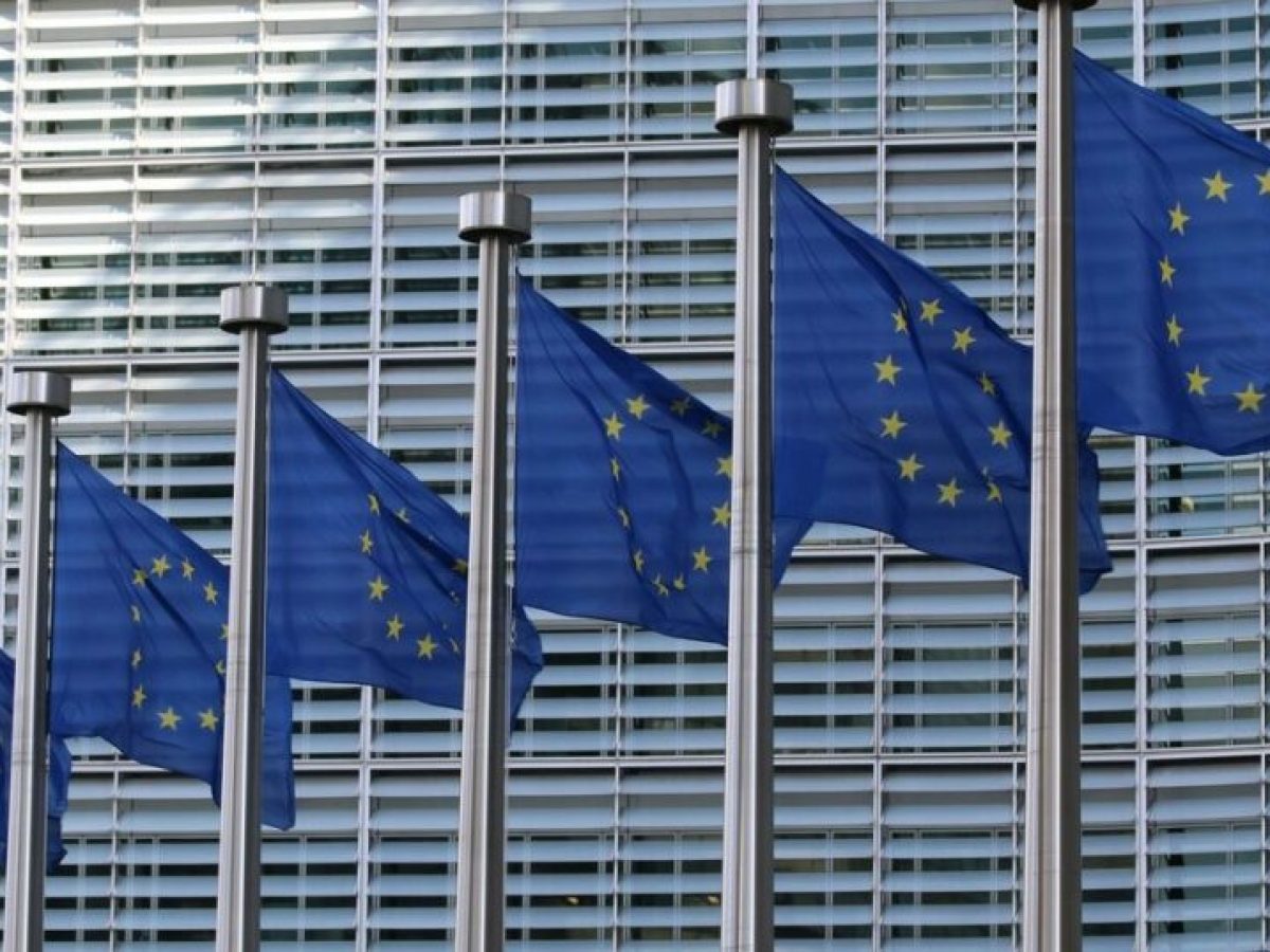 Η Ευρωπαϊκή Ένωση «παγώνει» τη διαδικασία επικύρωσης της εμπορικής συμφωνίας με τις ΗΠΑ