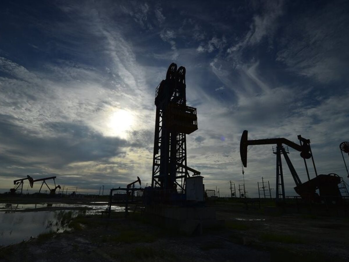 Πέφτει 5% το πετρέλαιο εν μέσω ενδείξεων για αποκλιμάκωση των εντάσεων ΗΠΑ – Ιράν