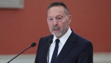 &Sigma;&tau;&omicron;&upsilon;&rho;&nu;ά&rho;&alpha;&sigmaf; &sigma;&tau;&omicron; Politico: &ldquo;&Kappa;&alpha;&mu;ί&alpha; &epsilon;&xi;ά&rho;&tau;&eta;&sigma;&eta; &alpha;&pi;ό &tau;&eta;&nu; &rho;&omega;&sigma;&iota;&kappa;ή &beta;&iota;&omicron;&mu;&eta;&chi;&alpha;&nu;ί&alpha; &pi;&epsilon;&tau;&rho;&epsilon;&lambda;&alpha;ί&omicron;&upsilon; &gamma;&iota;&alpha; &tau;&eta;&nu; &epsilon;&lambda;&lambda;&eta;&nu;&iota;&kappa;ή &omicron;&iota;&kappa;&omicron;&nu;&omicron;&mu;ί&alpha;&rdquo;