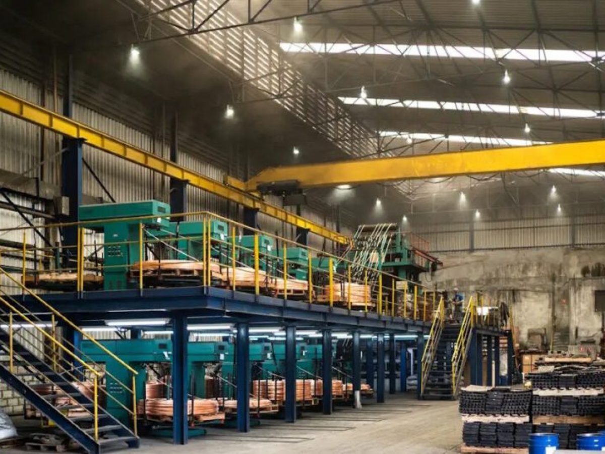 «Καλπάζει» σε ρεκόρ πενταμήνου η ελληνική μεταποίηση, πρώτη στην Ευρωζώνη τον Ιανουάριο