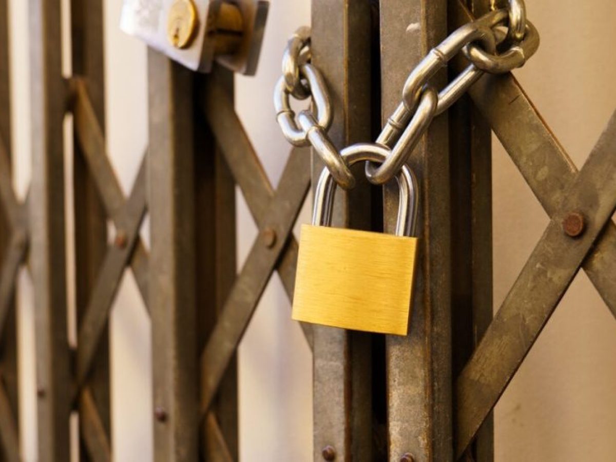 ΕΛΣΤΑΤ: 557 επιχειρήσεις έβαλαν «λουκέτο» το 2025